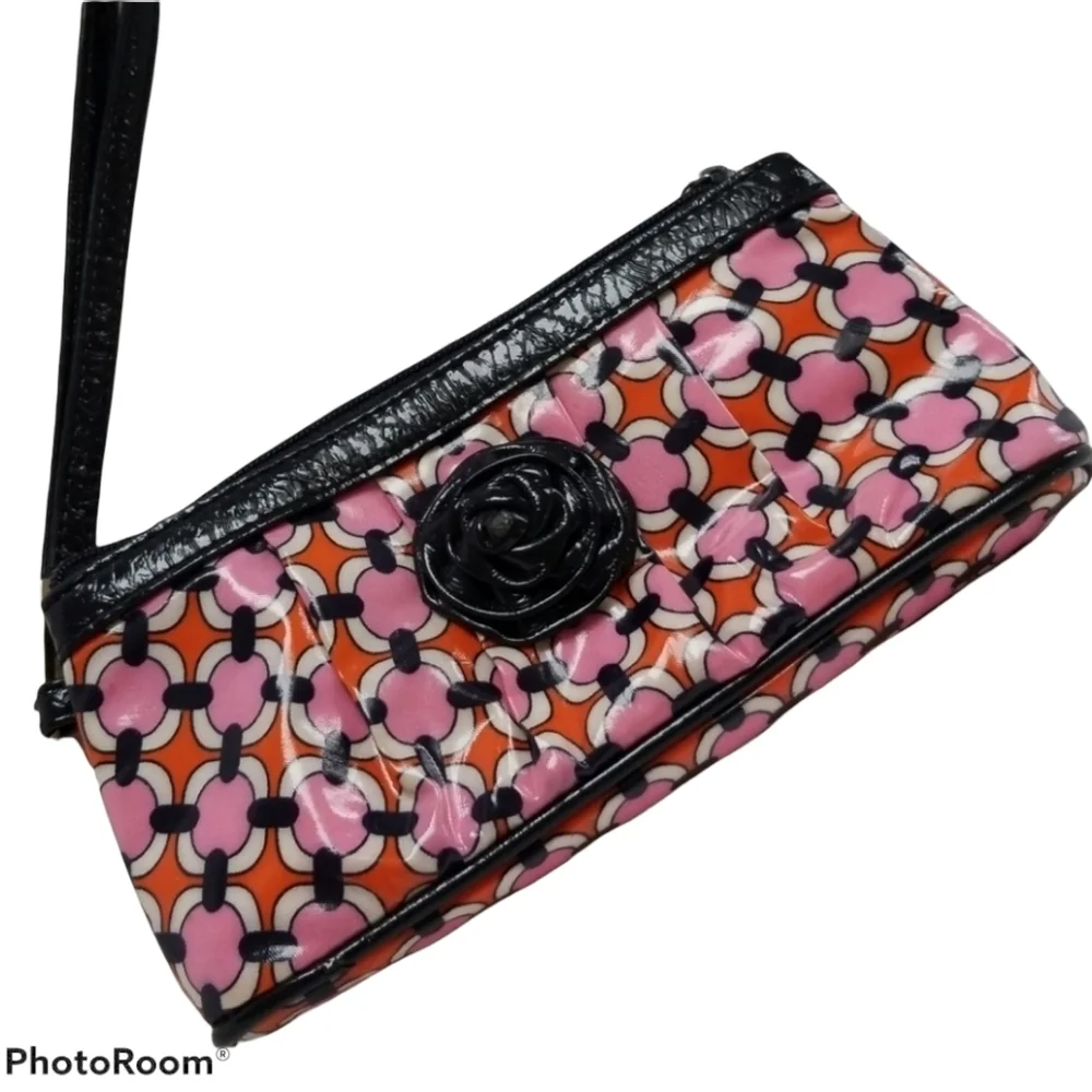 Vera Bradley Frill Geometric Wristlet - Picture 1 of 8